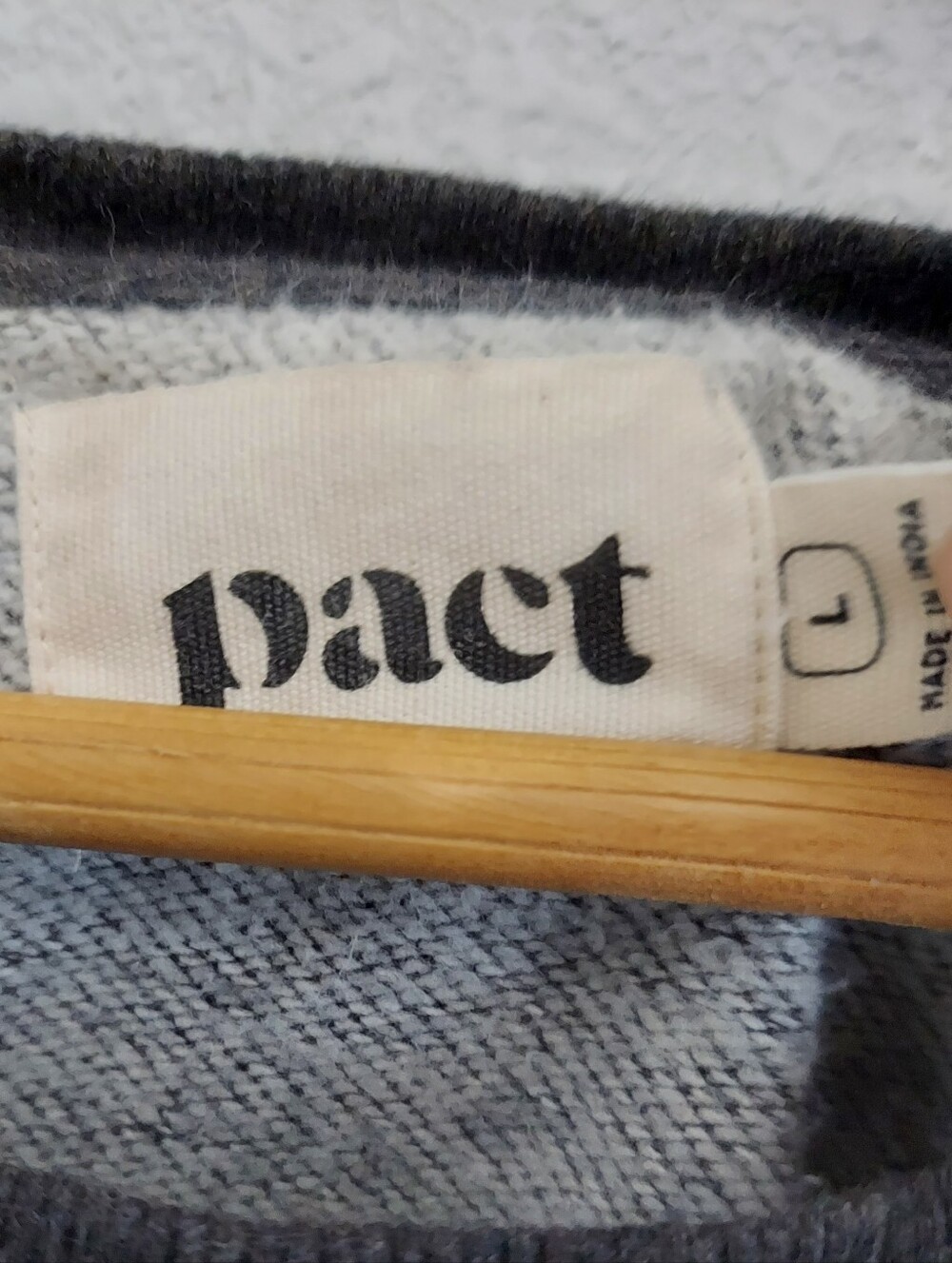 PACT Cropped Graphic "CITY ZEN EARTH" Sweatshirt Dark Gray Women Large - Picture 2 of 9